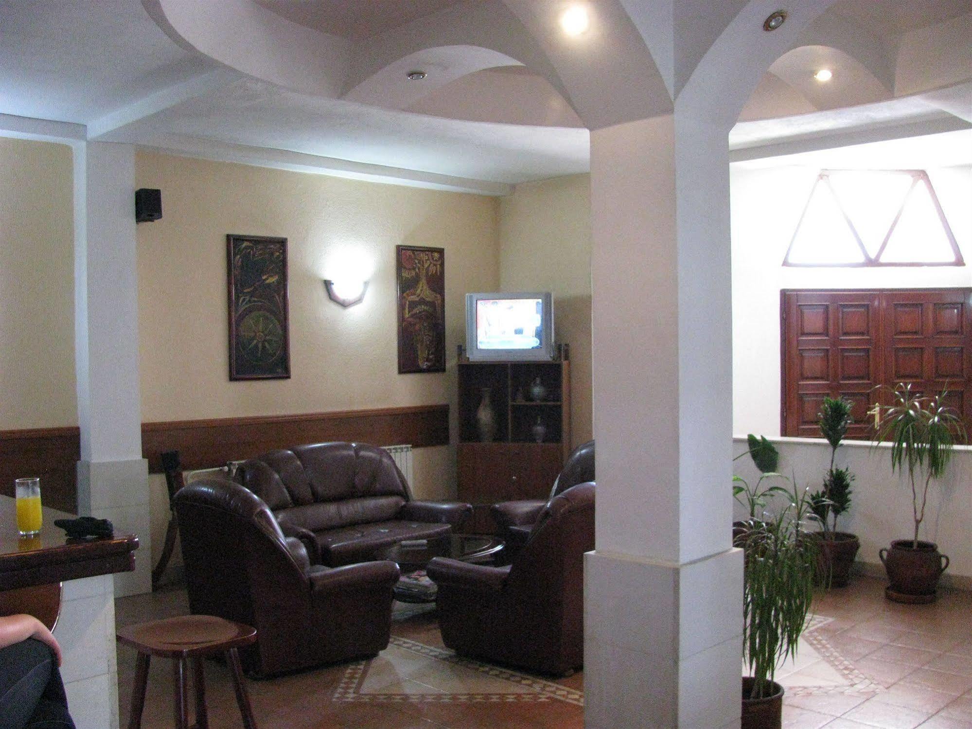 Hotel Vergina Skopje Extérieur photo