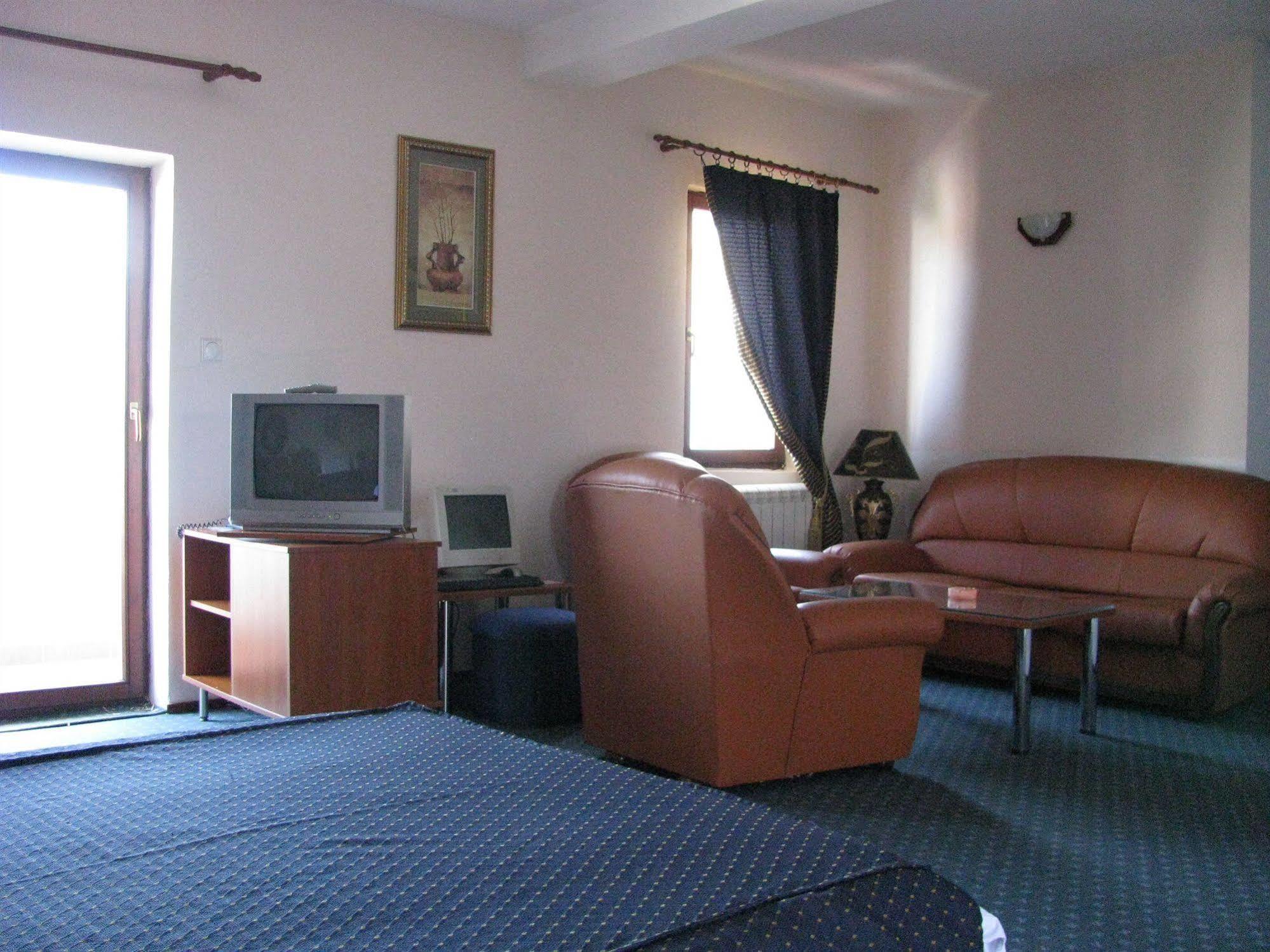 Hotel Vergina Skopje Extérieur photo