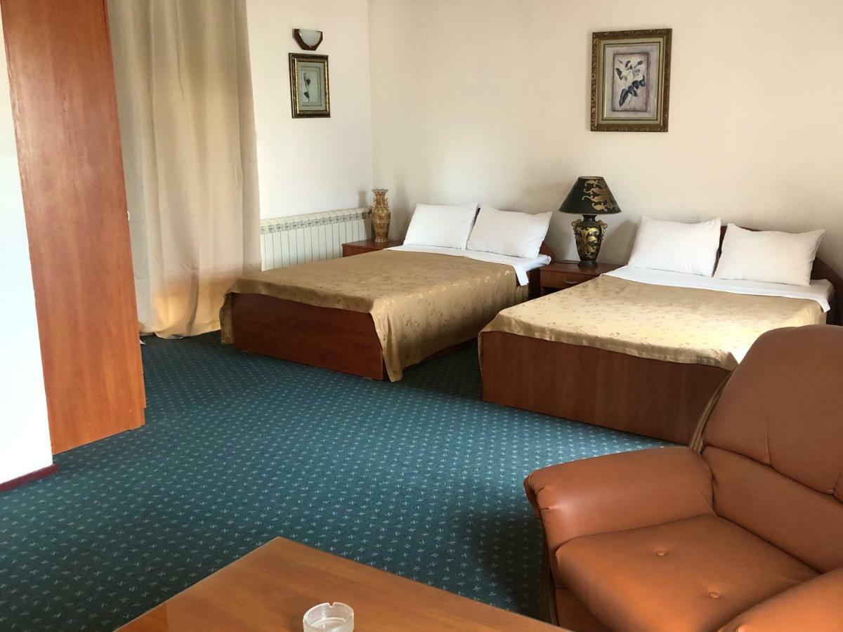 Hotel Vergina Skopje Extérieur photo