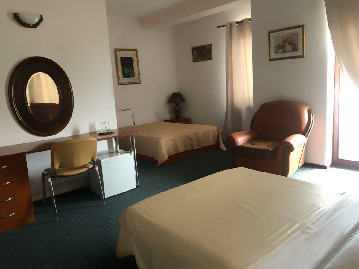 Hotel Vergina Skopje Extérieur photo