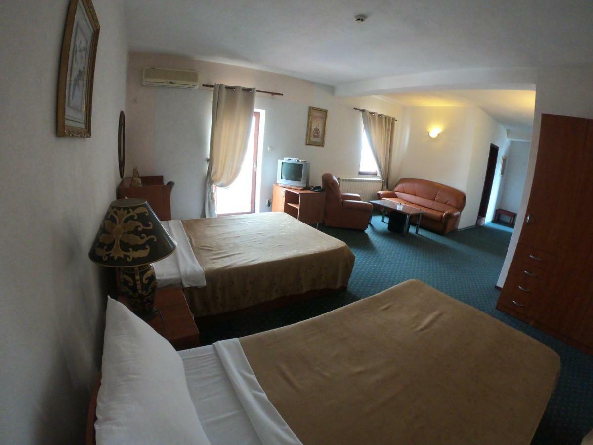 Hotel Vergina Skopje Extérieur photo