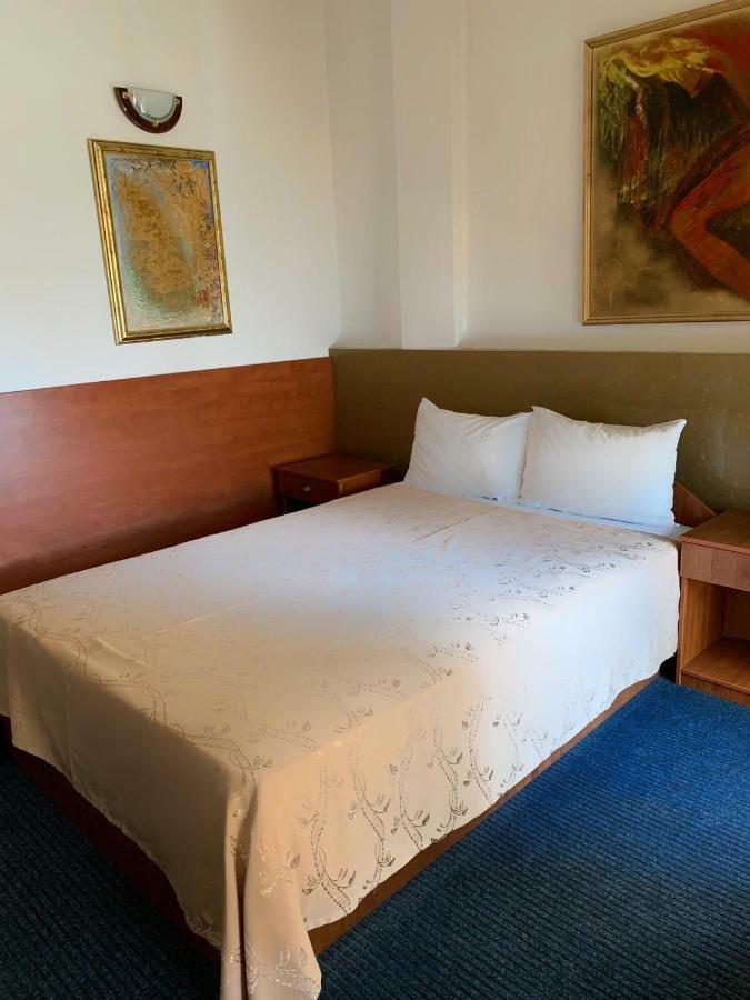 Hotel Vergina Skopje Extérieur photo